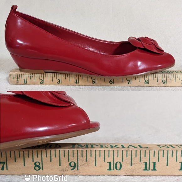 Red Slip On Sz 7 Flower Peep Toe Comfort Low Wedge Shiney Patent Coastal Grandma - Picture 2 of 16